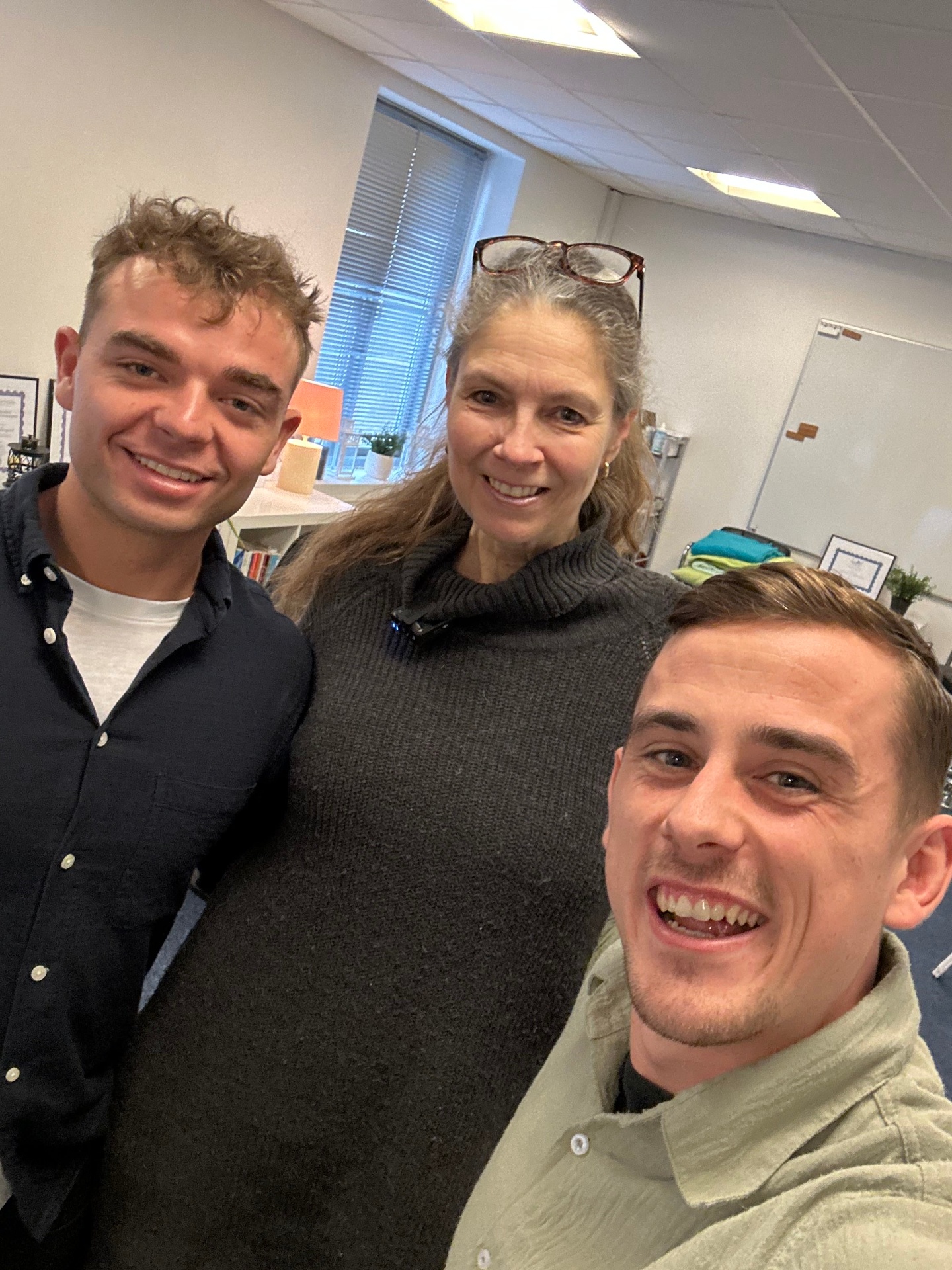 Alexander og Lukas fra Jysk Digital sammen med Stephanie fra SB Hypnose